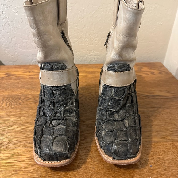 Freebird Textured Dark Blue and Cream Ankle Boots - Picture 3 of 6